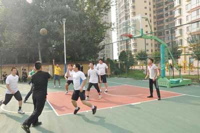 深圳市万向注册精密机械篮球场